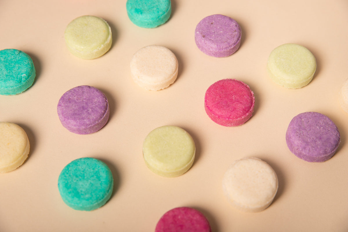 Ronde Beesha shampoo bars in pastelkleuren, van bovenaf gefotografeerd