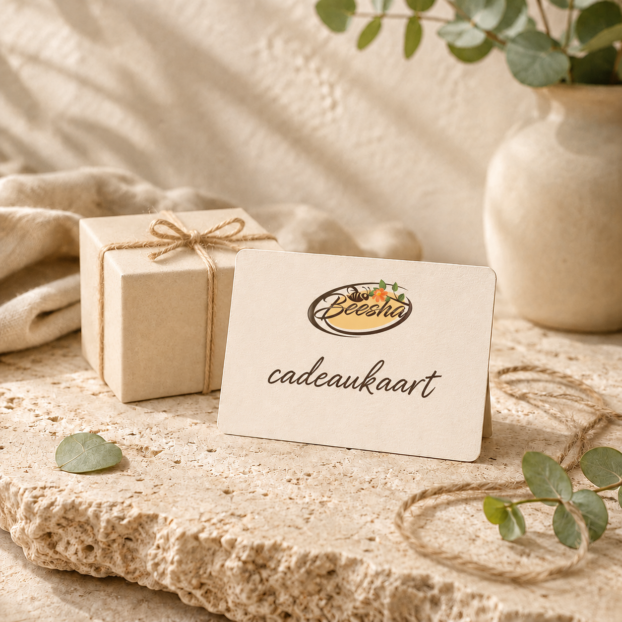 Beesha cadeaukaart met cadeaudoosje en eucalyptus